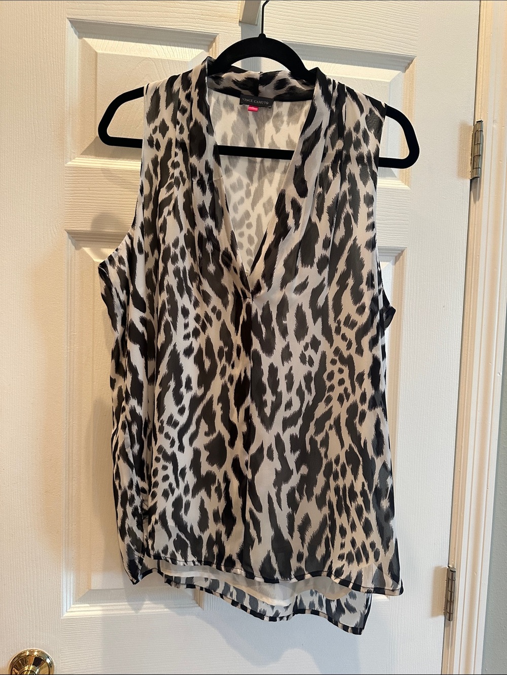 Vince Camuto Black & White Animal Print Sleeveless V-Neck Blouse